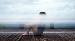 FRONTEIRAS INVISIVEIS consistiu em contrapor elementos da natureza como o horizonte de montanhas, arvores e corpos com o elemento plástico, gerando um jogo de forças pelo antagonismo do material de forma visual, real e tb metafórica. Até mesmo o espaço arquitetônico da estação cultural se tornou objeto de experimentação.